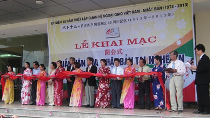 ການເຄື່ອນໄຫວຕ່າງໆ ເນື່ອງໃນໂອກາດສະເຫຼີມສະຫຼອງ 40 ປີແຫ່ງການພົວພັນຫວຽດນາມ - ຍີ່ປຸ່ນ